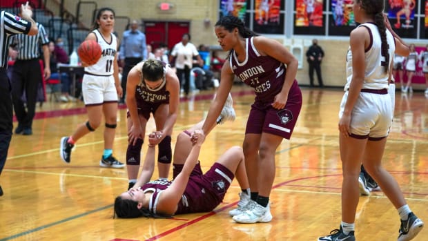 mathis london girls basketball playoffs00095